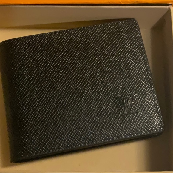 Louis Vuitton. Black single logo multiple wallet. - Picture 2 of 3
